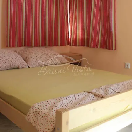 With Free Parking And No Balcony But Terase In Front Of The House * Pula