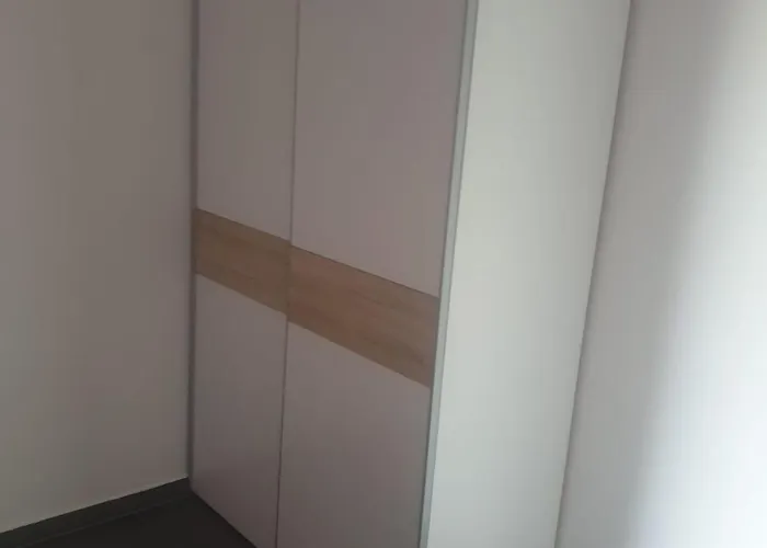 With Free Parking And No Balcony But Terase In Front Of The House Appartement Pula