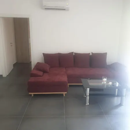 شقة With Free Parking And No Balcony But Terase In Front Of The House *