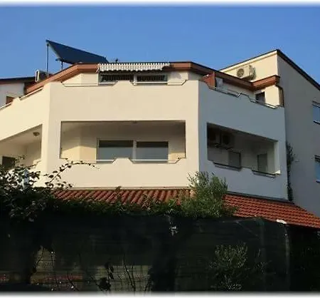 Apartman With Free Parking And No Balcony But Terase In Front Of The House Póla