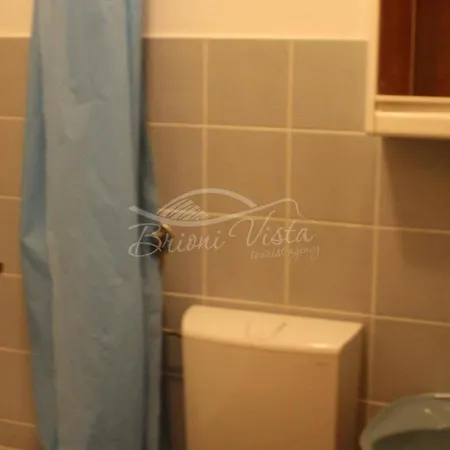 With Free Parking And No Balcony But Terase In Front Of The House Póla