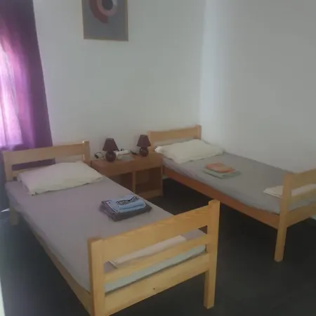With Free Parking And No Balcony But Terase In Front Of The House Apartman