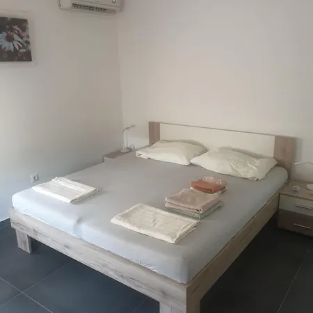 Apartman With Free Parking And No Balcony But Terase In Front Of The House *