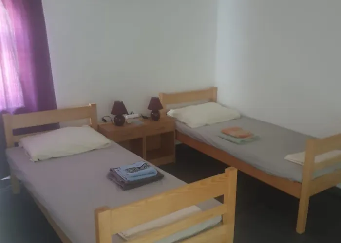 With Free Parking And No Balcony But Terase In Front Of The House Apartment